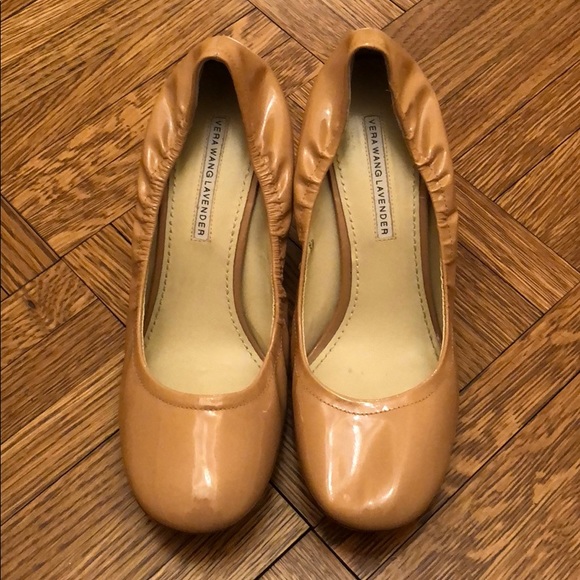 Vera Wang Lavender Beige Paten Leather Wedge Heels - Picture 1 of 6